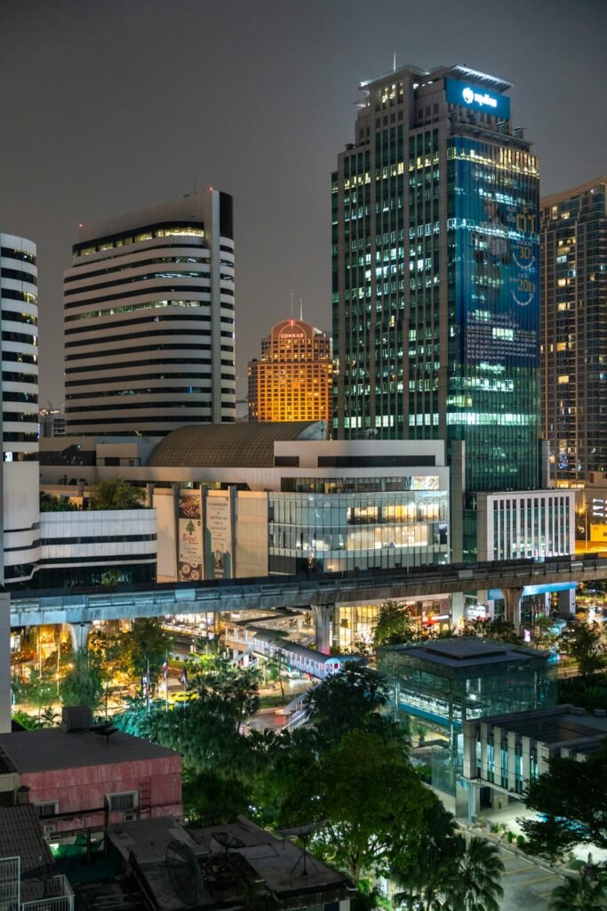 DevOps Engineer salary in Bangkok - Photo by li xiang on Unsplash