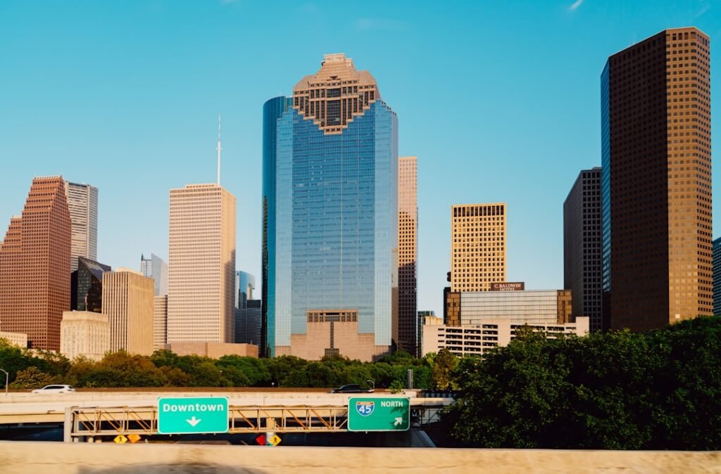 DevOps Engineer salary in Houston - Photo by Adrian Newell on Unsplash