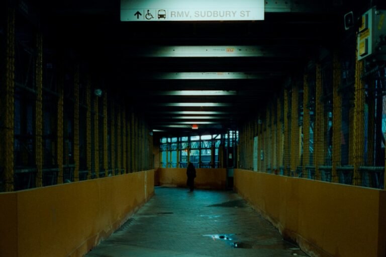 ICU Nurse salary in Boston - Photo by Ivan Mani on Unsplash