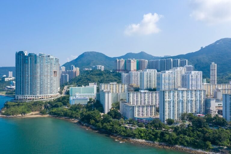 ICU Nurse salary in Hong Kong - Photo by Nicholas Li on Unsplash