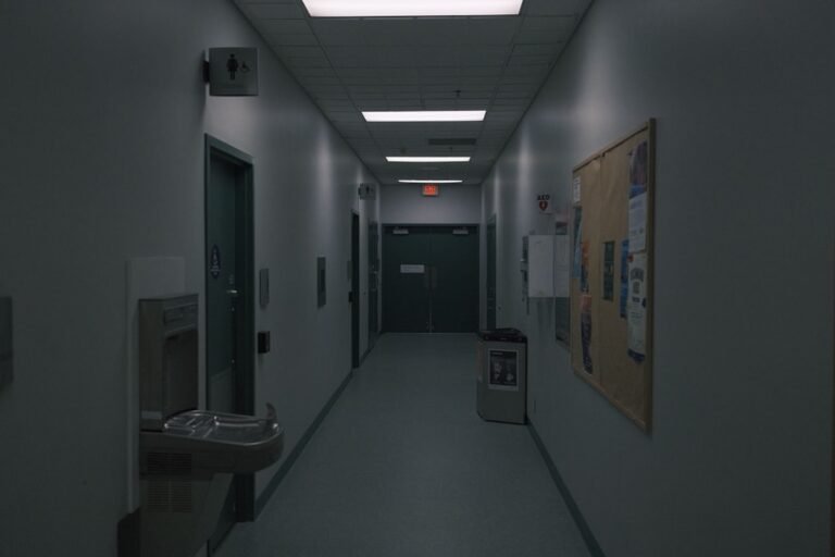 ICU Nurse salary in Los Angeles - Photo by Jose Fabula on Unsplash