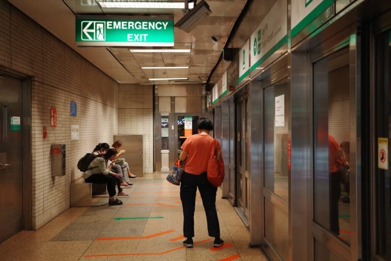 ICU Nurse salary in Singapore - Photo by Van Tien Le on Unsplash