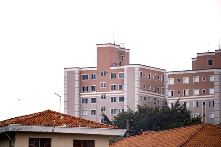 NICU Nurse salary in Sao Paulo - Photo by Ian Talmacs on Unsplash