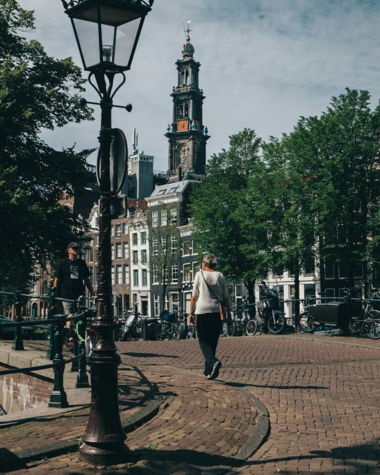 Nurse Practitioner salary in Amsterdam - Photo by Matthias Oberholzer on Unsplash
