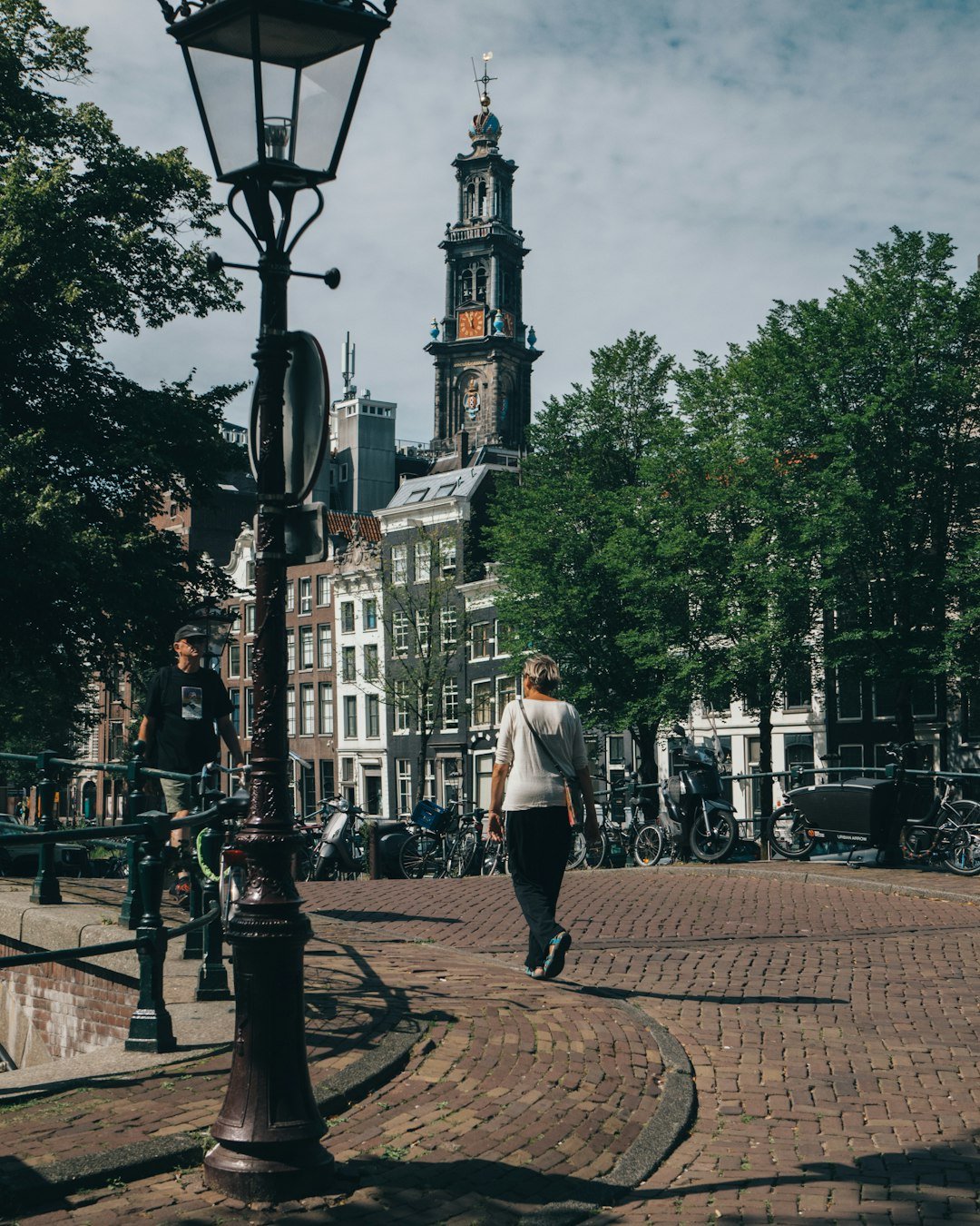 Nurse Practitioner salary in Amsterdam - Photo by Matthias Oberholzer on Unsplash