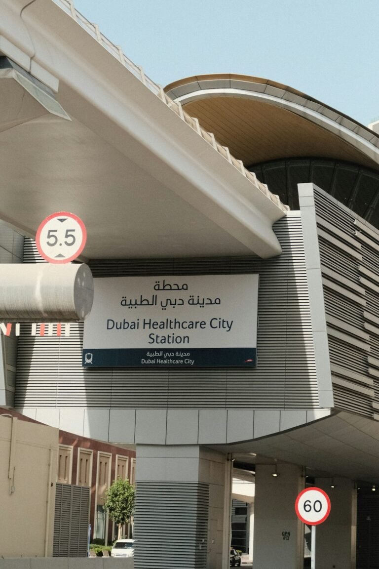 Nurse Practitioner salary in Dubai - Photo by Monody Le on Unsplash