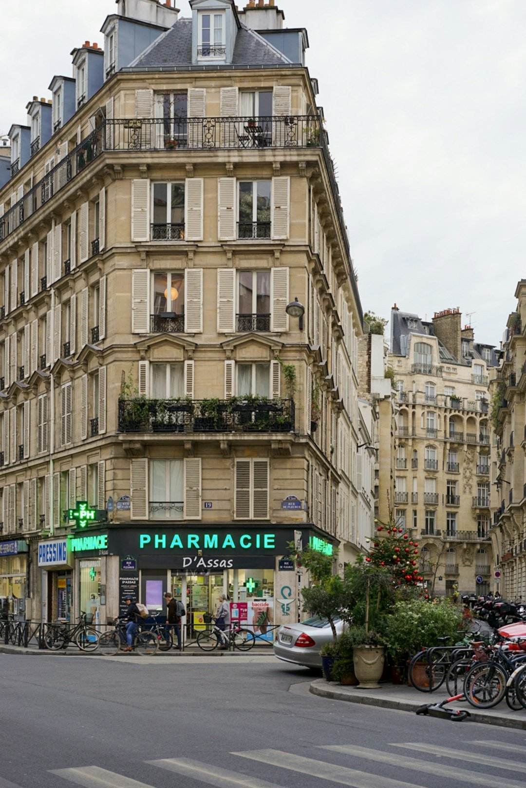 Nurse Practitioner salary in Paris - Photo by Megan Bucknall on Unsplash