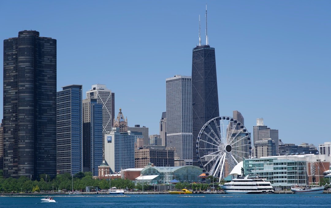 Registered Nurse salary in Chicago - Photo by Chaojie Ni on Unsplash