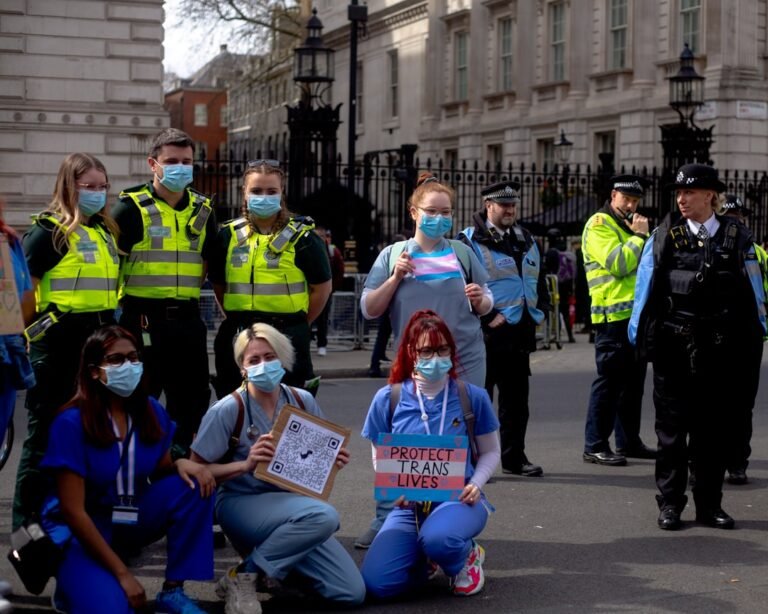 Registered Nurse salary in London - Photo by Karollyne Videira Hubert on Unsplash