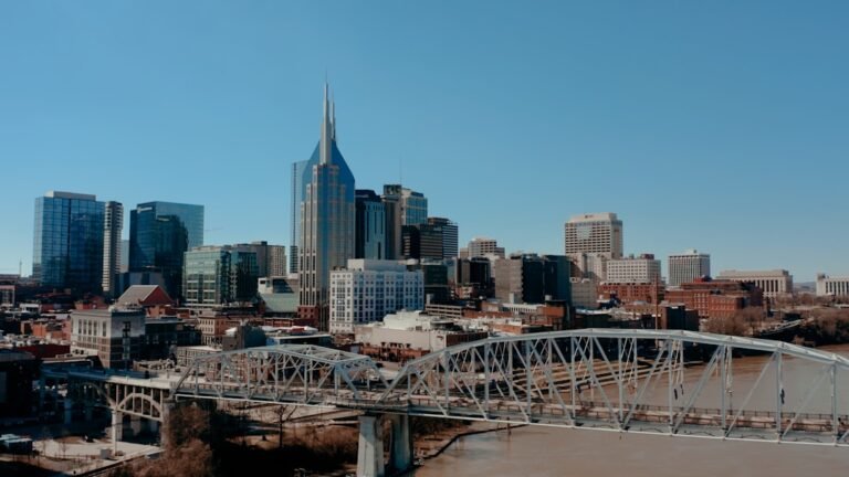 registered nurse salary Nashville Tennessee data 2026