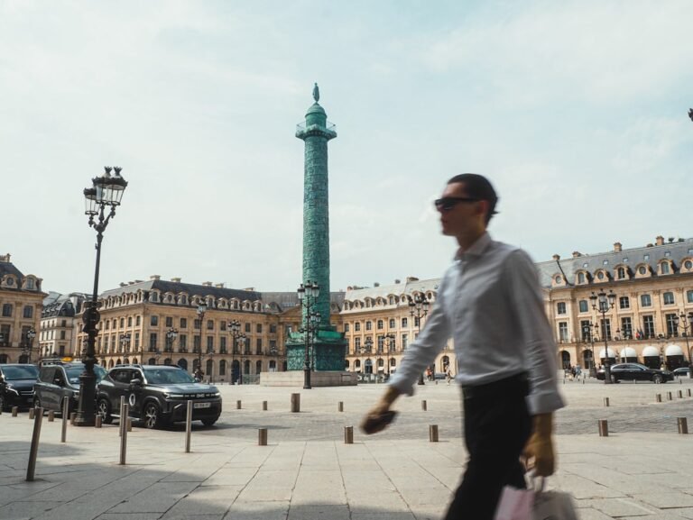 Registered Nurse salary in Paris - Photo by Lens by Benji on Unsplash