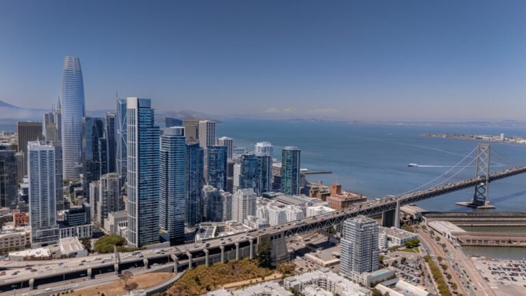 Registered Nurse salary in San Francisco - Photo by Mazin Omron on Unsplash