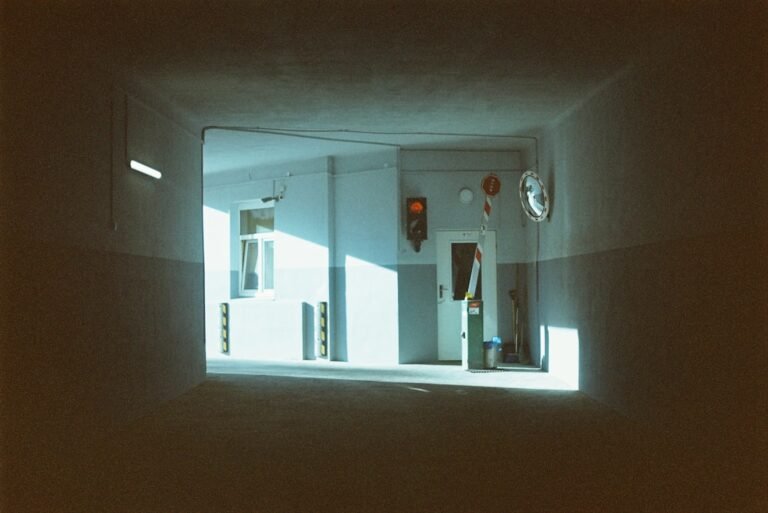 Registered Nurse salary in Warsaw - Photo by Jana Shnipelson on Unsplash