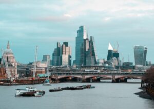 Software Engineer salary in London - Photo by elliott on Unsplash