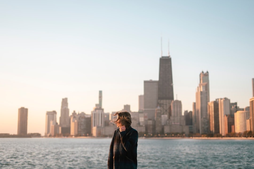Travel Nurse salary in Chicago - Photo by Lisha Riabinina on Unsplash