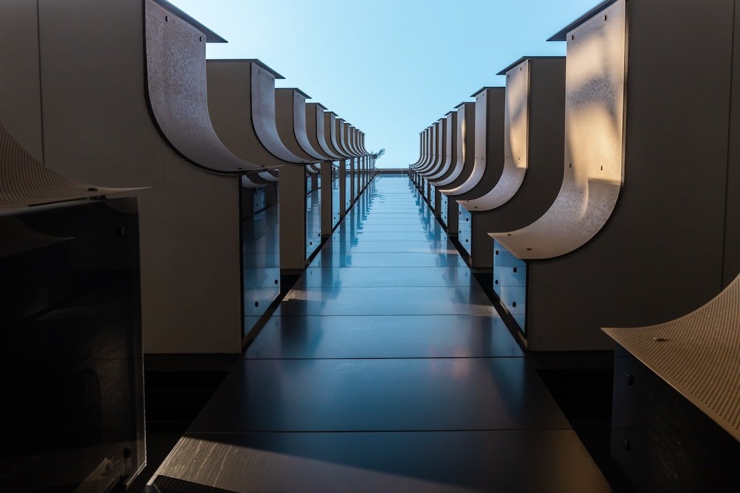 Travel Nurse salary in Melbourne - Photo by Mitchell Luo on Unsplash