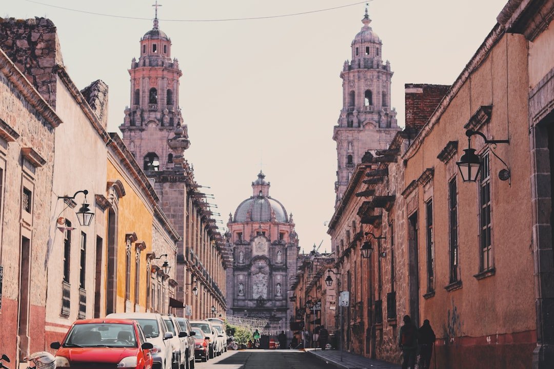 Travel Nurse salary in Mexico City - Photo by Maria Garza on Unsplash