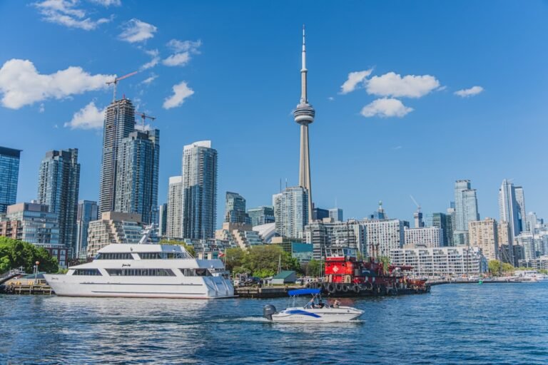 Travel Nurse salary in Toronto - Photo by Diwei Zhu on Unsplash