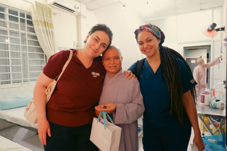 travel nurse per diem vs base salary data 2026